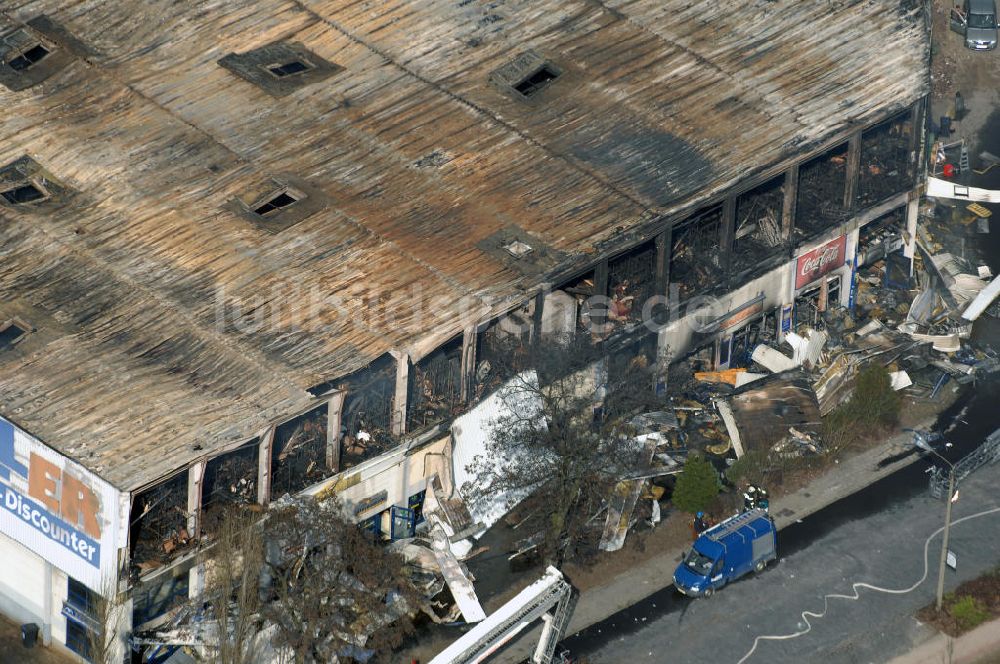 Luftaufnahme Eisenhüttenstadt - Großbrand im Einkaufszentrum / large fire in a shopping center Eisenhüttenstadt