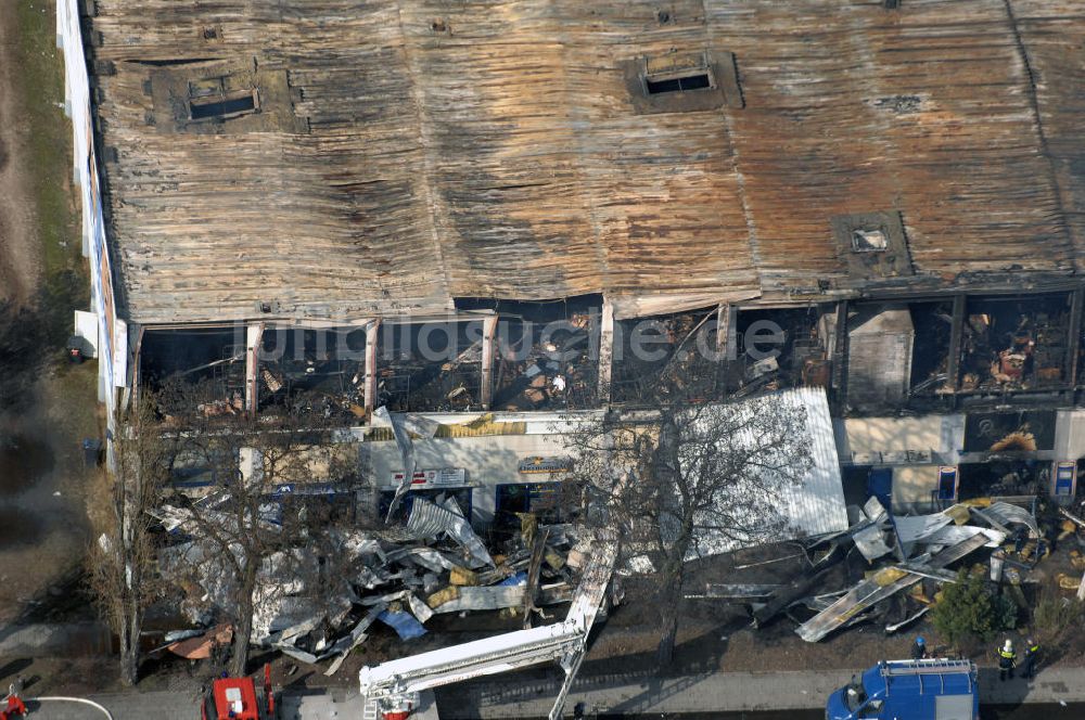 Eisenhüttenstadt von oben - Großbrand im Einkaufszentrum / large fire in a shopping center Eisenhüttenstadt