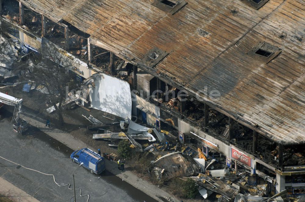 Eisenhüttenstadt von oben - Großbrand im Einkaufszentrum / large fire in a shopping center Eisenhüttenstadt