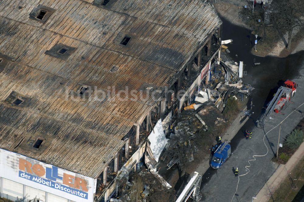 Eisenhüttenstadt aus der Vogelperspektive: Großbrand im Einkaufszentrum / large fire in a shopping center Eisenhüttenstadt