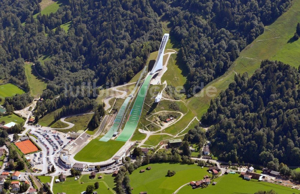 Garmisch-Partenkirchen aus der Vogelperspektive: Große Olympiaschanze in Garmisch-Partenkirchen im Bundesland Bayern