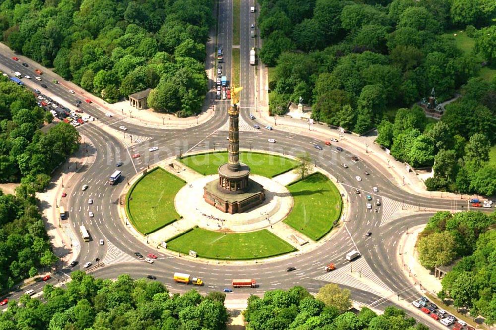 Luftaufnahme Berlin - Tiergarten - Großer Stern im Berliner Tiergarten