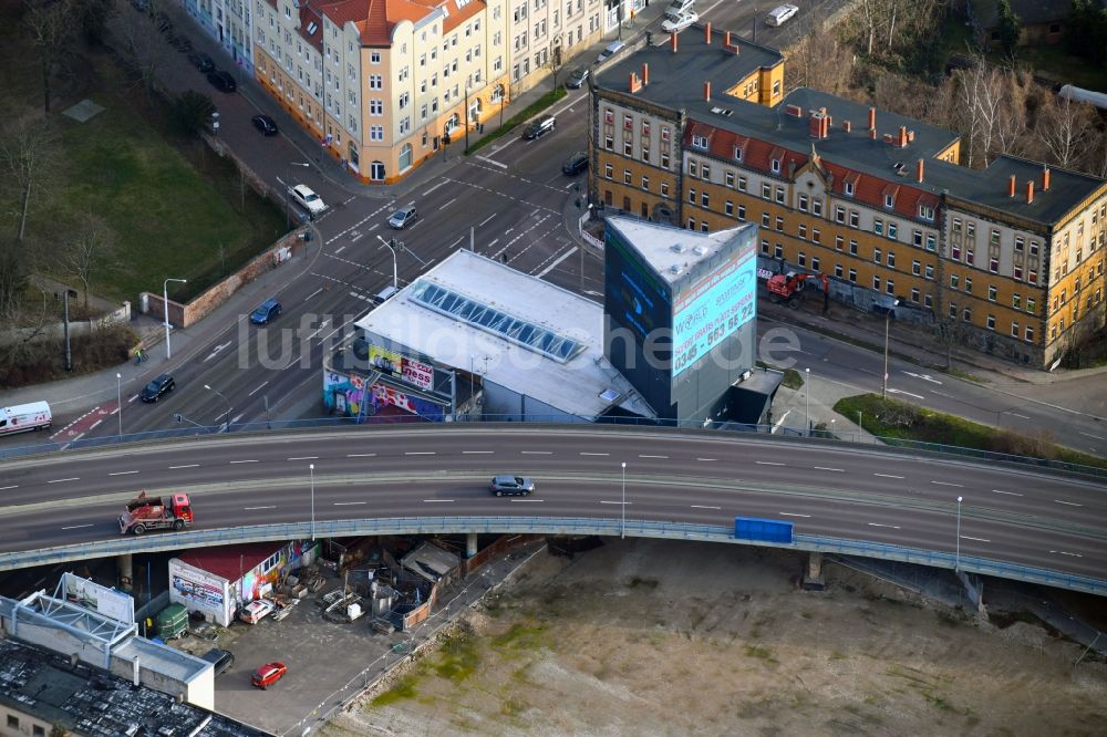 Luftaufnahme Halle (Saale) - Großflächenwerbung der Hallcube GmbH in der Volkmannstraße in Halle (Saale) im Bundesland Sachsen-Anhalt, Deutschland