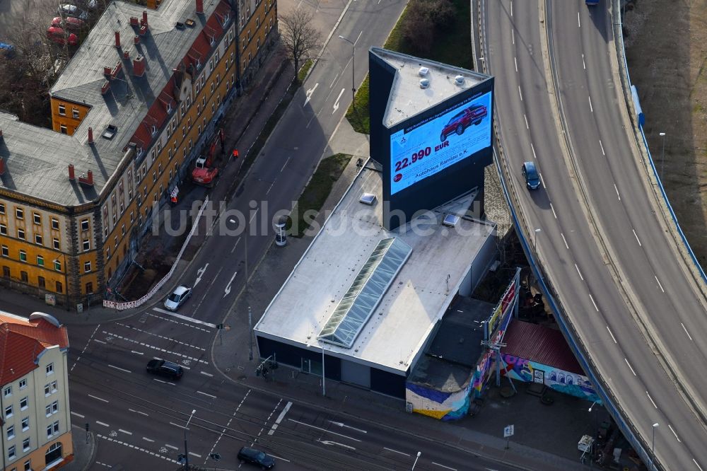 Halle (Saale) von oben - Großflächenwerbung der Hallcube GmbH in der Volkmannstraße in Halle (Saale) im Bundesland Sachsen-Anhalt, Deutschland