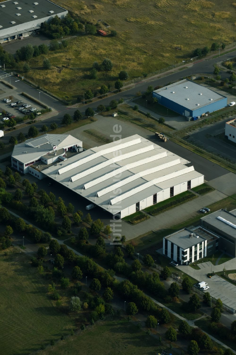 Hoppegarten von oben - Großhandel und Logistikzentrum der PVB Presse Vertrieb GmbH & Co. KG Berlin in Hoppegarten im Bundesland Brandenburg