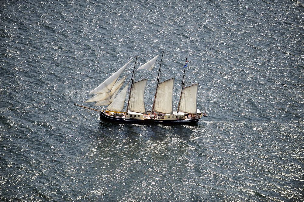 Luftbild Insel Poel - Großsegler Albert Johannes vor der Insel Poel auf der Ostsee