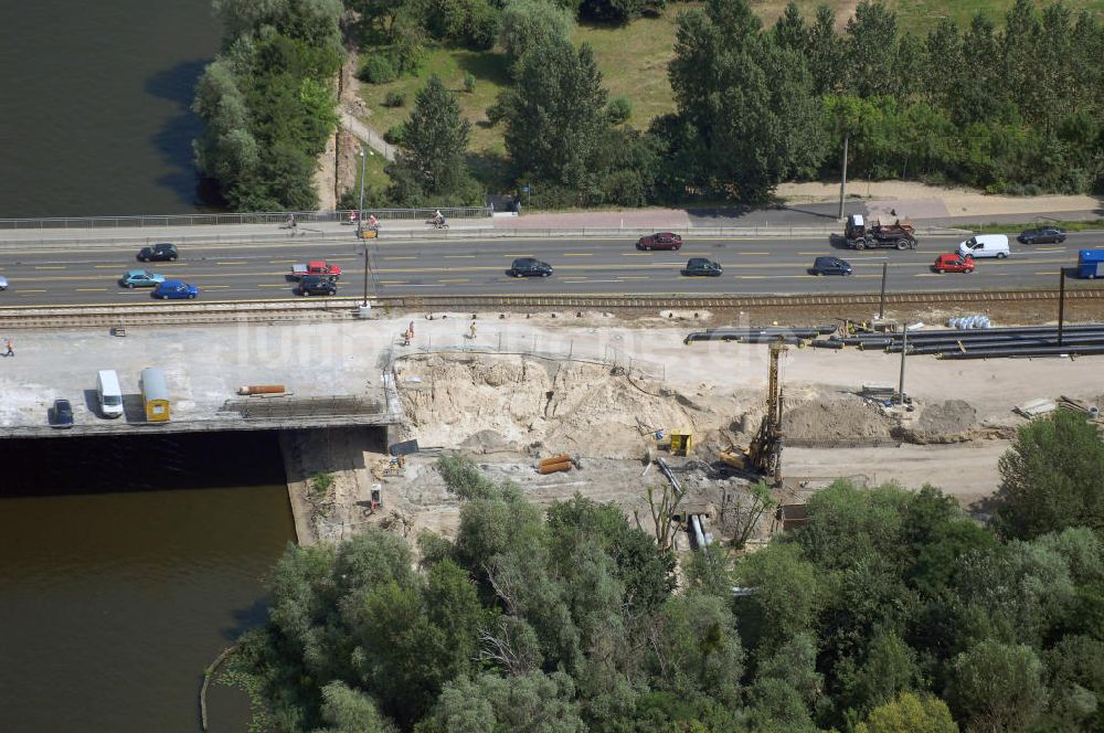 POTSDAM von oben - Größstes Potsdamer Verkehrsprojekt, die Sanierung der Humboldtbrücke