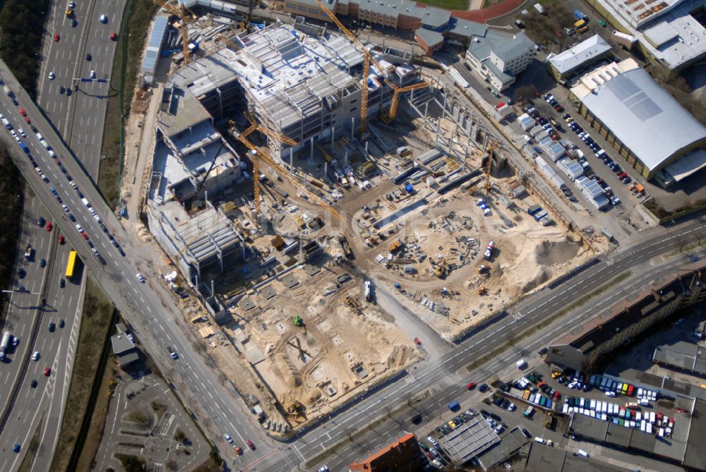 Berlin von oben - Größte aktuelle Baustellen Berlins: Baustelle des Möbelhauses Höffner am Sachsendamm