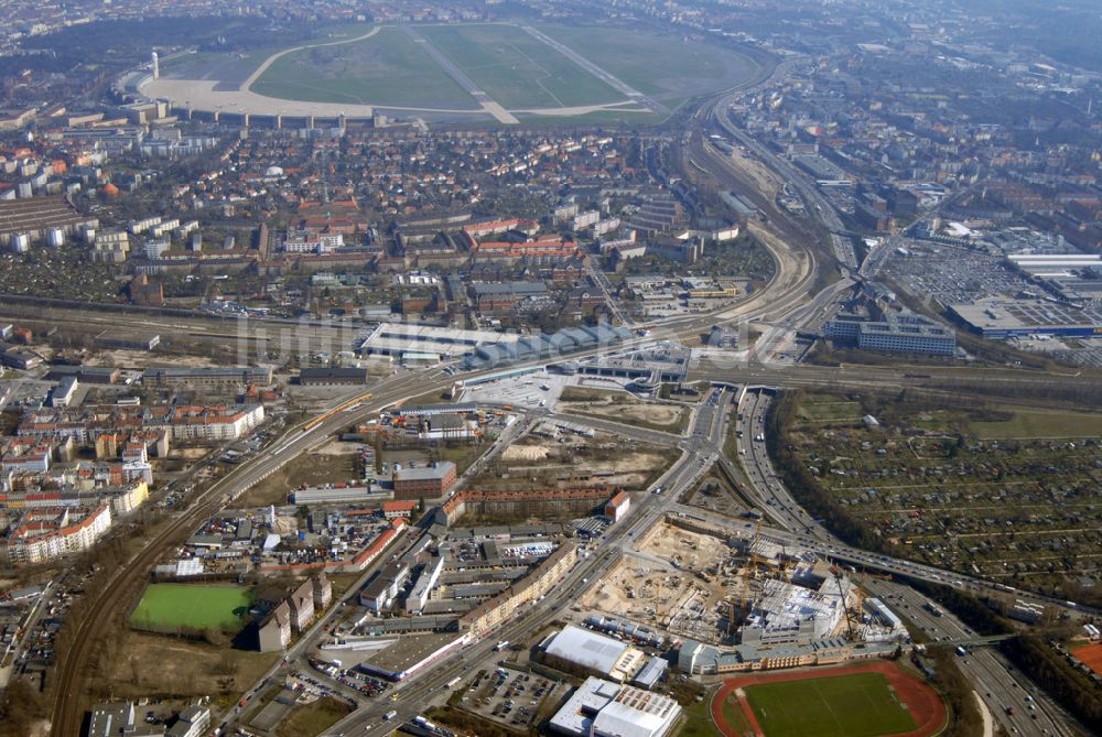 Berlin aus der Vogelperspektive: Größte aktuelle Baustellen Berlins: Baustelle des Möbelhauses Höffner am Sachsendamm