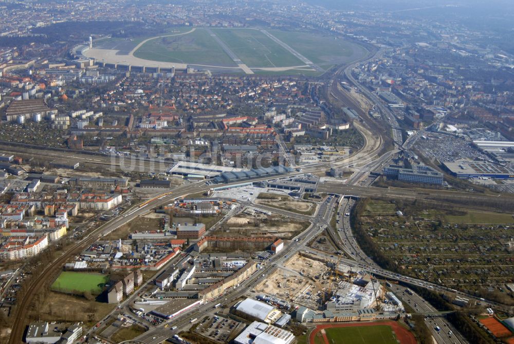 Luftbild Berlin - Größte aktuelle Baustellen Berlins: Baustelle des Möbelhauses Höffner am Sachsendamm