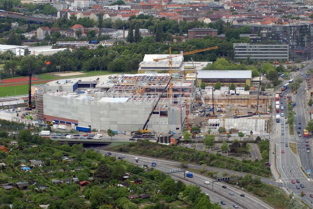 Berlin von oben - Größte aktuelle Baustellen Berlins: Baustelle des Möbelhauses Höffner am Sachsendamm