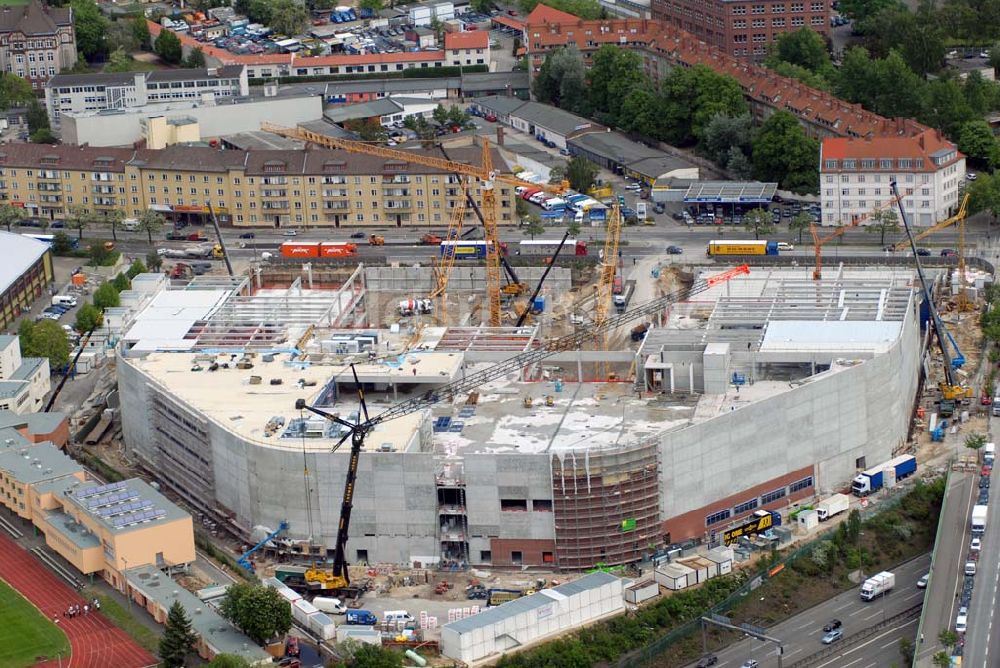 Berlin von oben - Größte aktuelle Baustellen Berlins: Baustelle des Möbelhauses Höffner am Sachsendamm