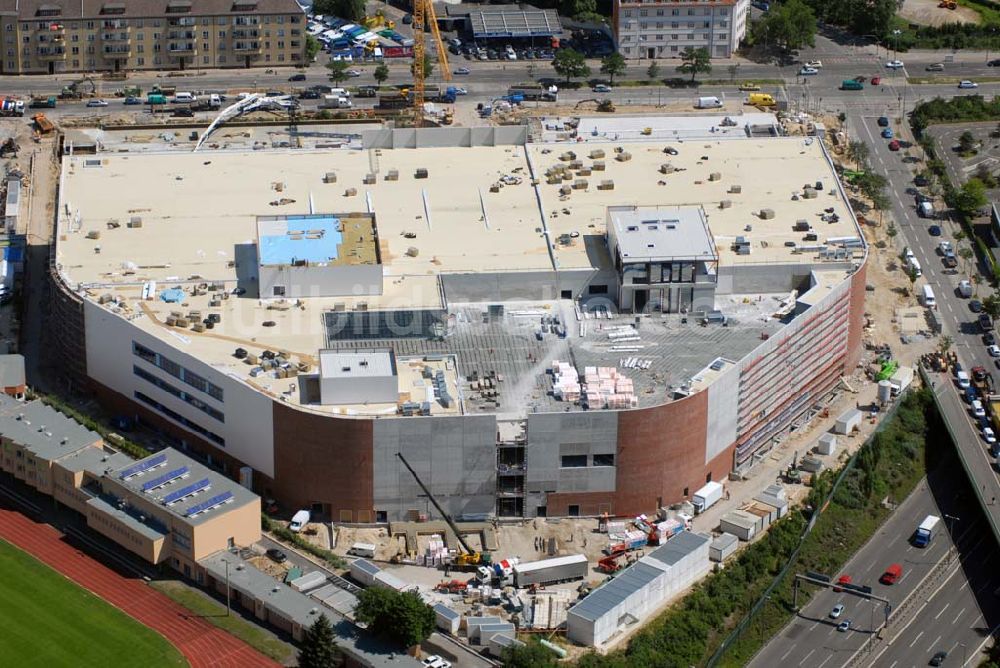 Berlin von oben - Größte aktuelle Baustellen Berlins: Baustelle des Möbelhauses Höffner am Sachsendamm