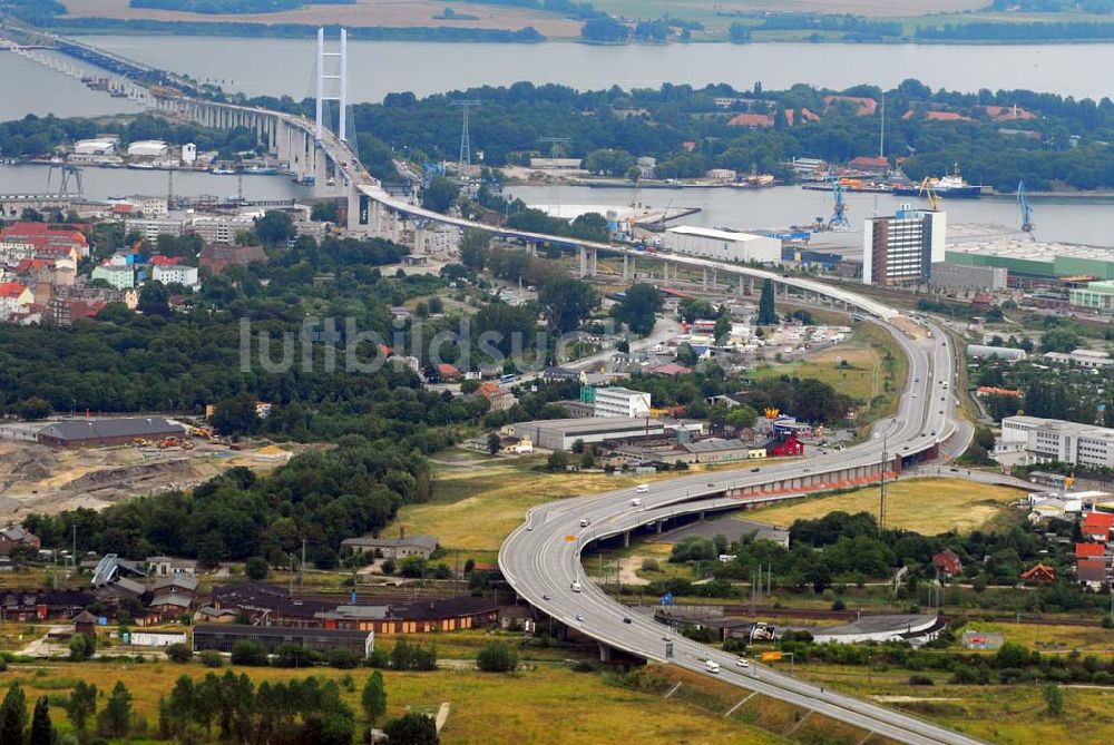 Stralsund aus der Vogelperspektive: Größte deutsche Hängebrücke geht der Fertigstellung entgegen