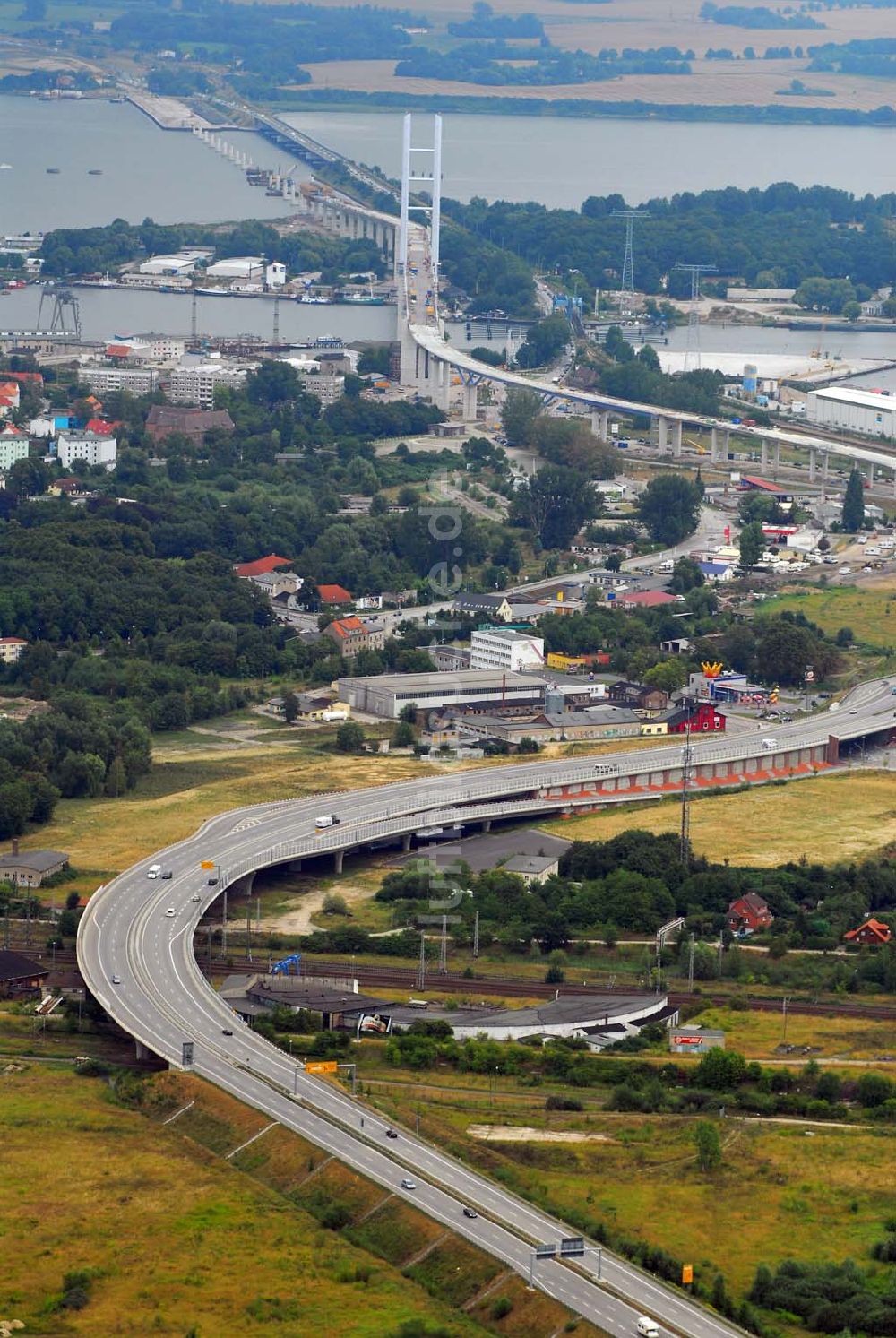 Luftaufnahme Stralsund - Größte deutsche Hängebrücke geht der Fertigstellung entgegen