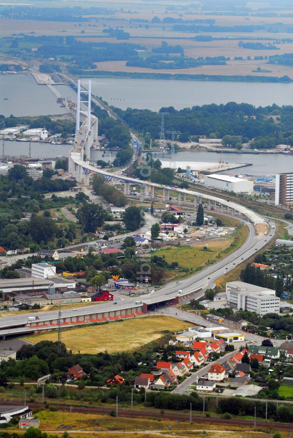 Stralsund von oben - Größte deutsche Hängebrücke geht der Fertigstellung entgegen