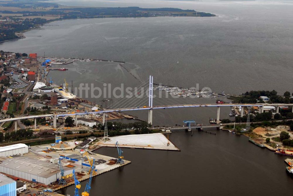 Stralsund aus der Vogelperspektive: Größte deutsche Hängebrücke geht der Fertigstellung entgegen