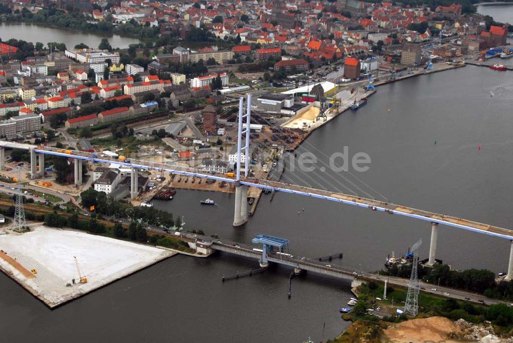 Luftaufnahme Stralsund - Größte deutsche Hängebrücke geht der Fertigstellung entgegen