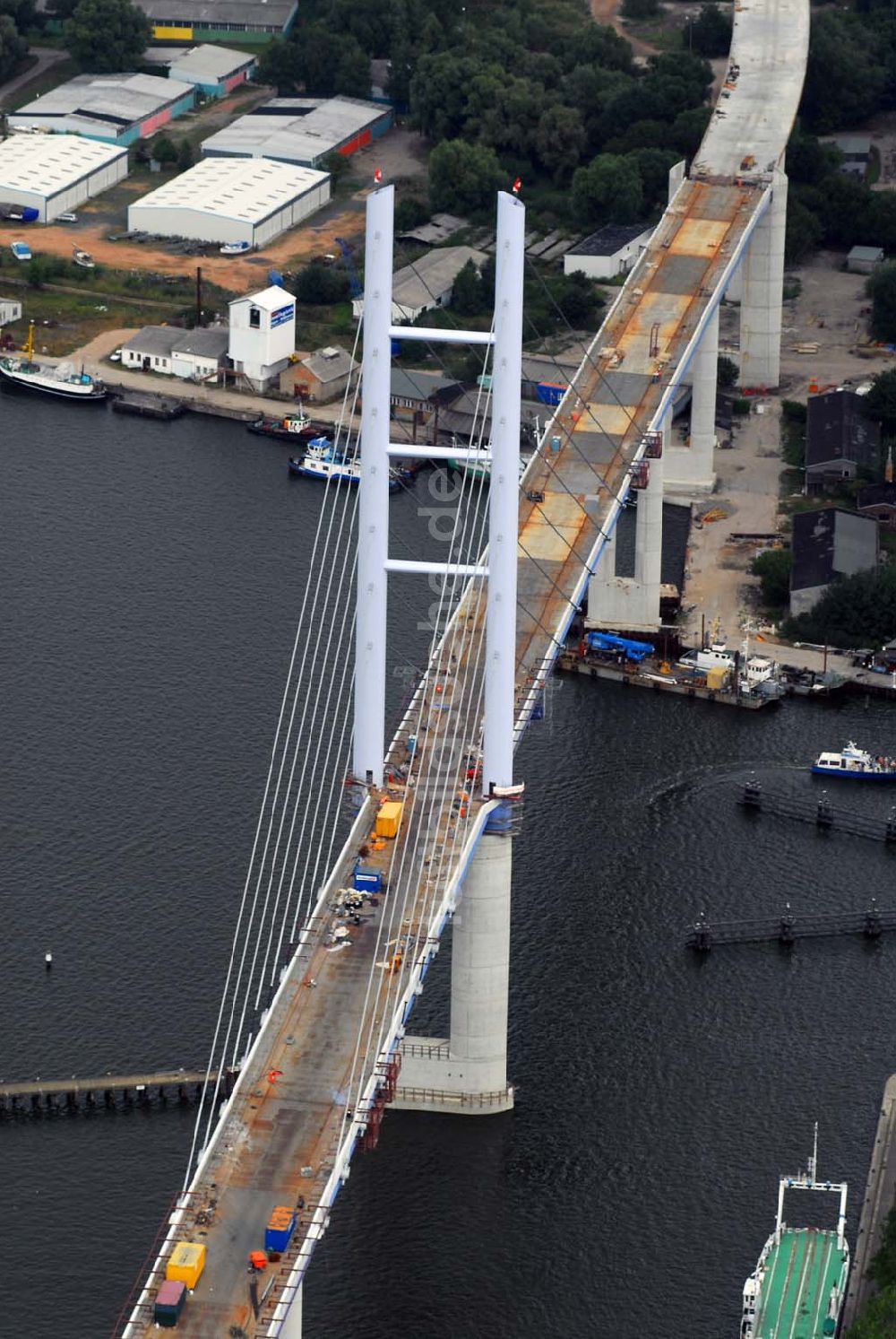 Stralsund von oben - Größte deutsche Hängebrücke geht der Fertigstellung entgegen