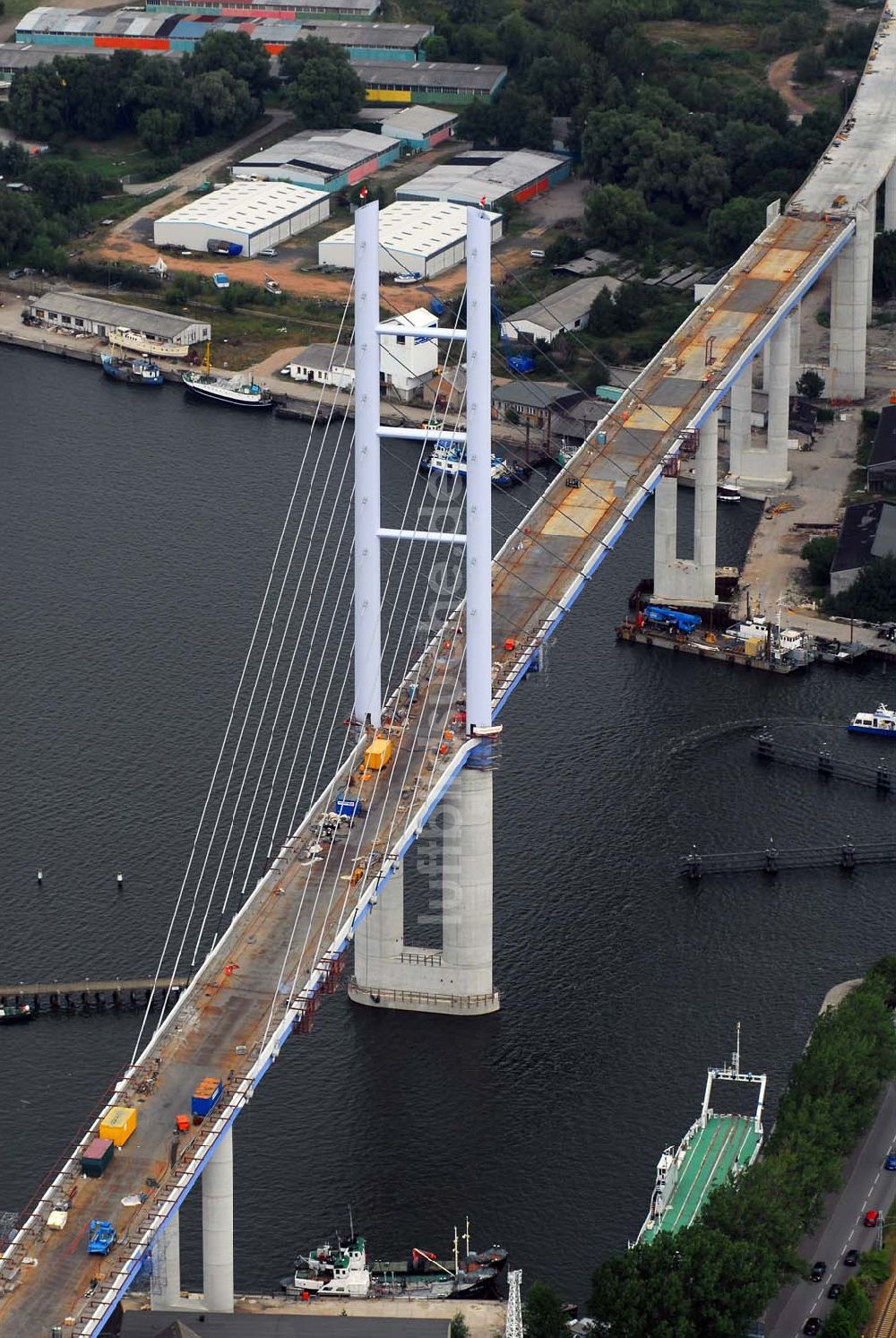 Stralsund aus der Vogelperspektive: Größte deutsche Hängebrücke geht der Fertigstellung entgegen