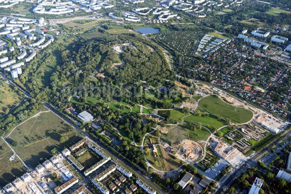 Luftaufnahme Berlin - Gärten der Welt auf dem Gelände der IGA im Bezirk Marzahn-Hellersdorf in Berlin