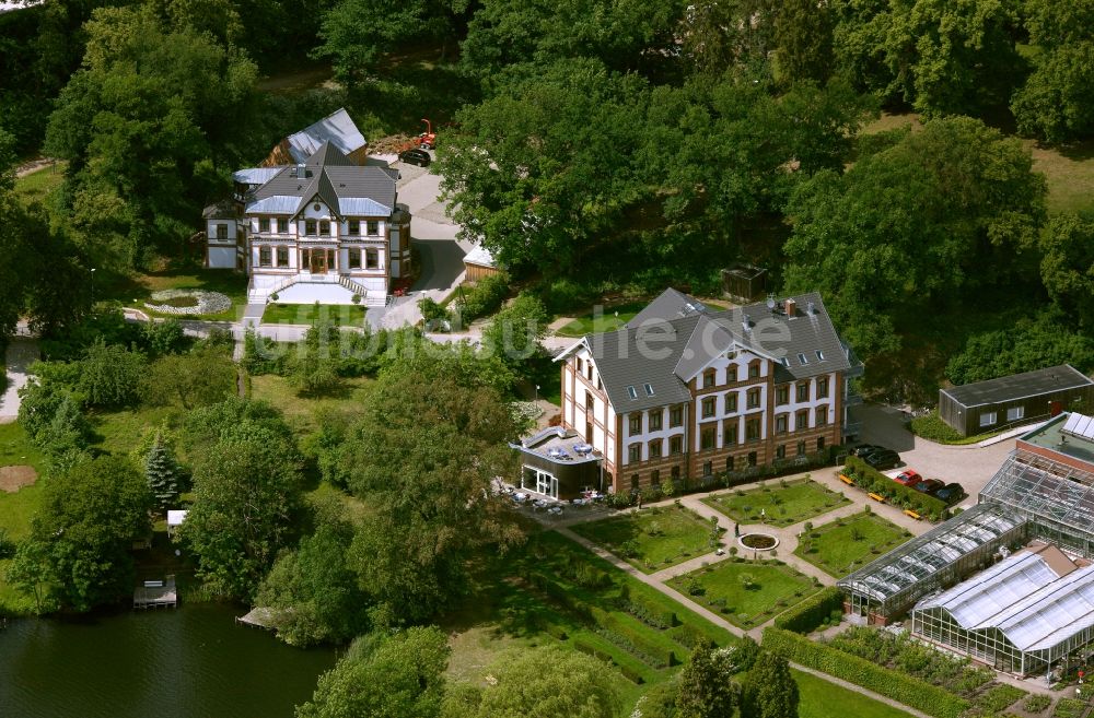 Waren (Müritz) von oben - Gärtnerei am Tiefwarensee in Waren (Müritz) im Bundesland Mecklenburg-Vorpommern