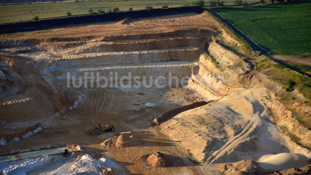 Luftaufnahme Quedlinburg - Grube des Quarzsandwerk WOLFF & MÜLLER Quarzsande GmbH in Quedlinburg im Bundesland Sachsen-Anhalt, Deutschland