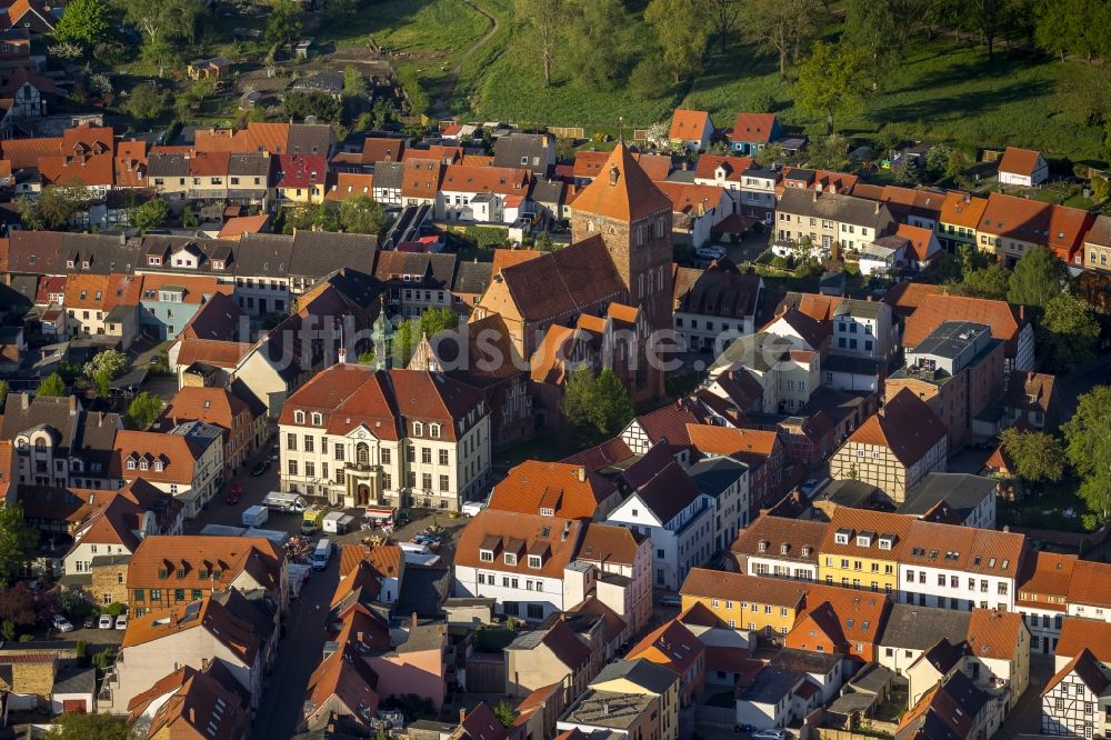 Luftaufnahme Teterow - Grundriss der Stadt Teterow mit Kirche St.Peter und Paul im Zentrum der Altstadt von Teterow in Mecklenburg-Vorpommern