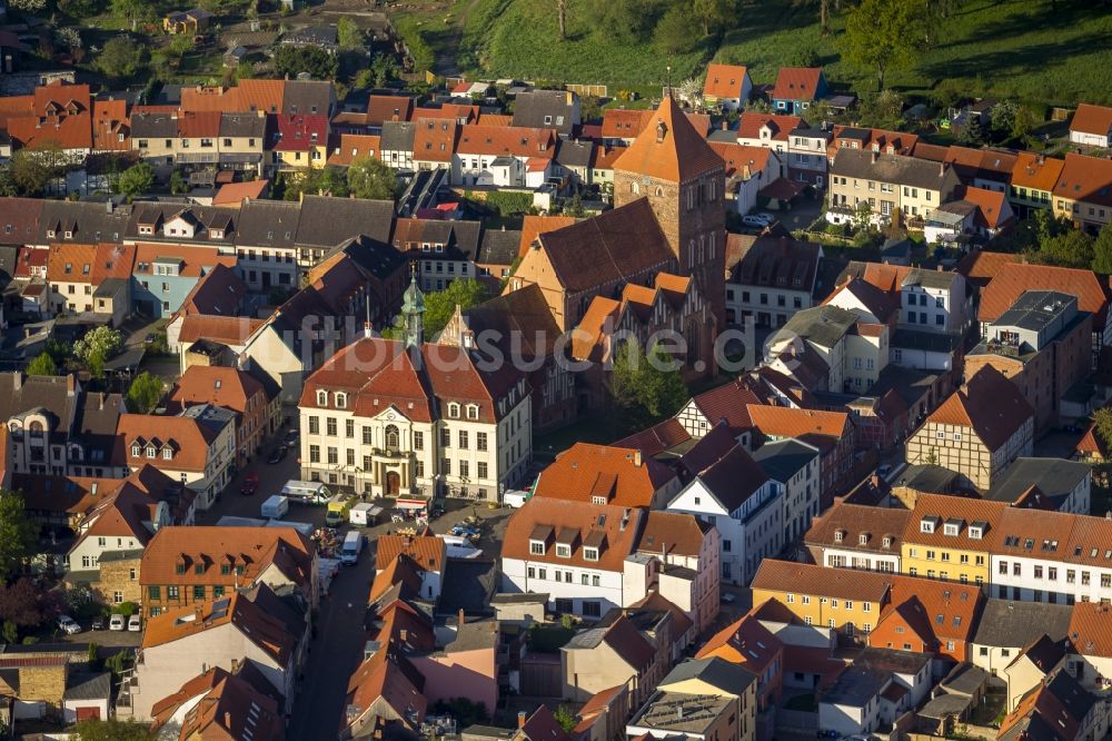 Luftaufnahme Teterow - Grundriss der Stadt Teterow mit Kirche St.Peter und Paul im Zentrum der Altstadt von Teterow in Mecklenburg-Vorpommern