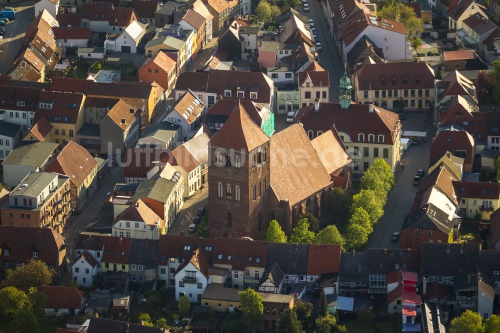 Teterow von oben - Grundriss der Stadt Teterow mit Kirche St.Peter und Paul im Zentrum der Altstadt von Teterow in Mecklenburg-Vorpommern