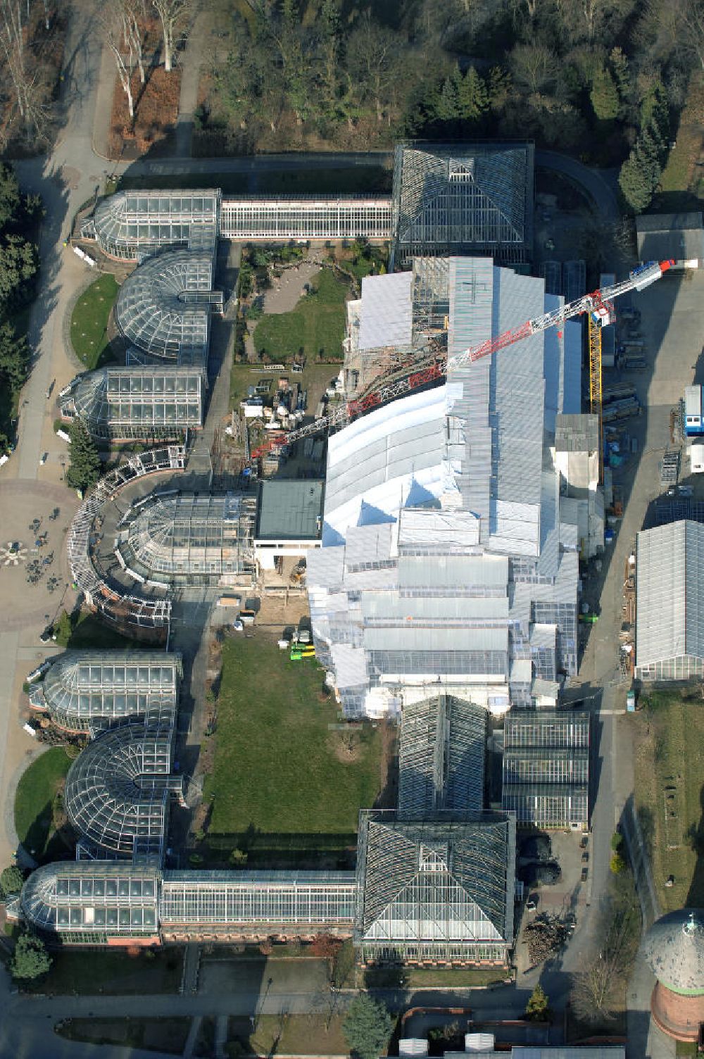 Luftaufnahme Berlin - Grundsanierung des Großen Tropenhaus im Botanischen Garten Berlin.