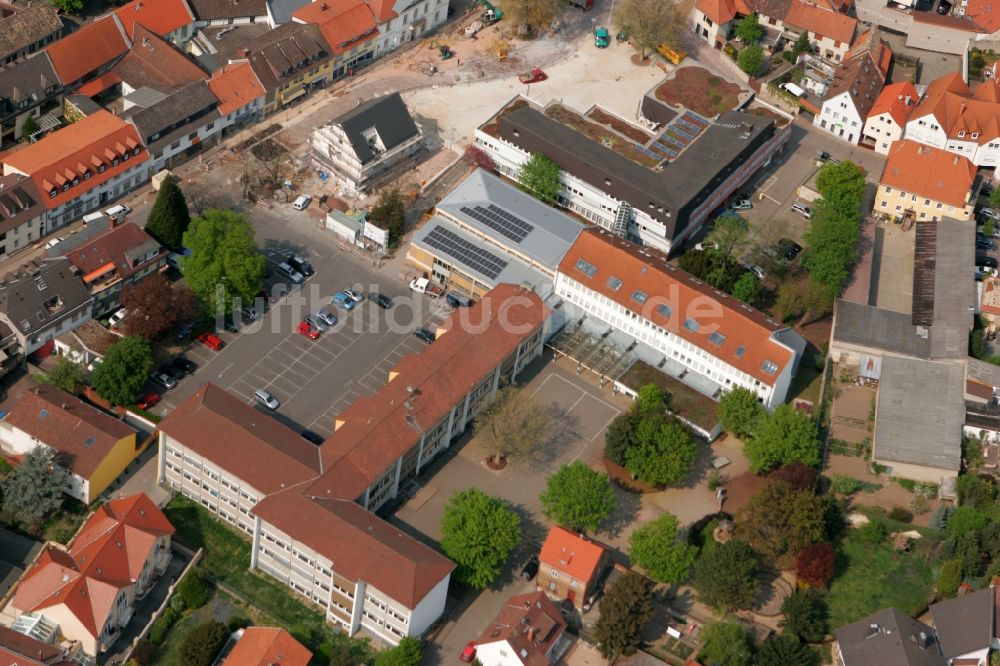 Luftbild Nieder-Olm - Grundschule in der Innenstadt von Nieder-Olm im Bundesland Rheinland-Pfalz