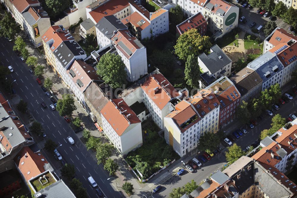 Berlin aus der Vogelperspektive: Grundstück Ecke Brunnenstraße / Anklamer Straße im Prenzlauer Berg