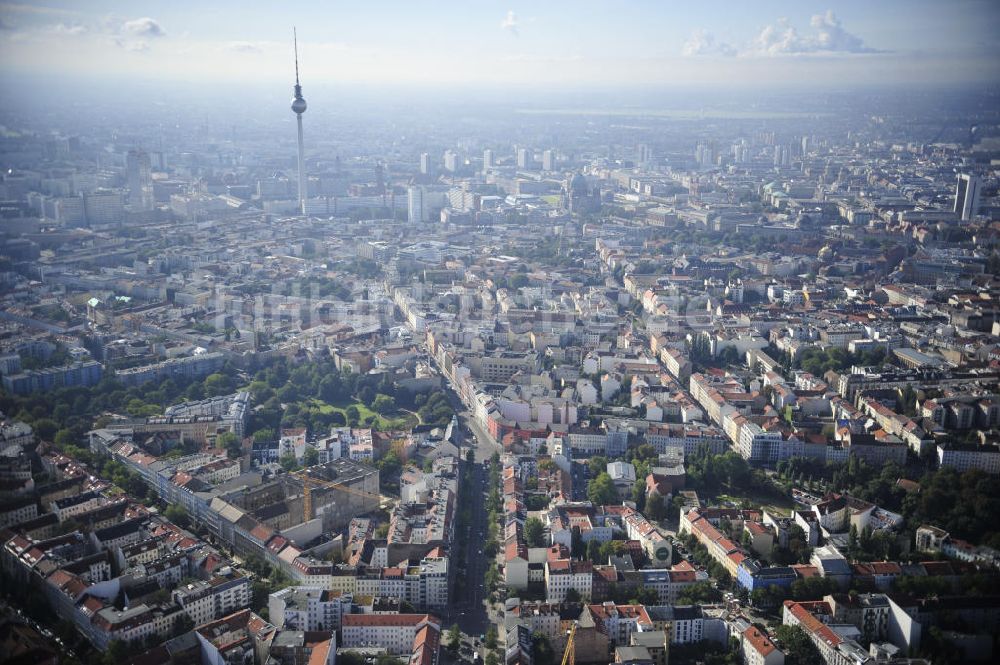 Berlin aus der Vogelperspektive: Grundstück Ecke Brunnenstraße / Anklamer Straße im Prenzlauer Berg