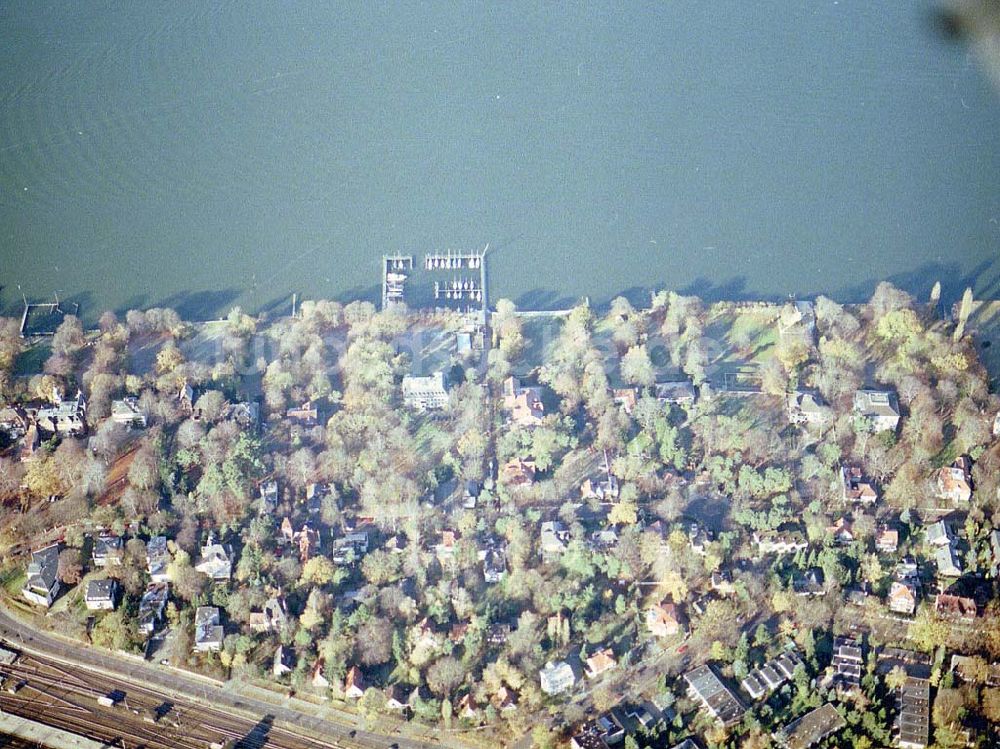 Berlin - Wannsee von oben - Grundstücke Am Sandwerder am Großen Wannsee in Berlin.