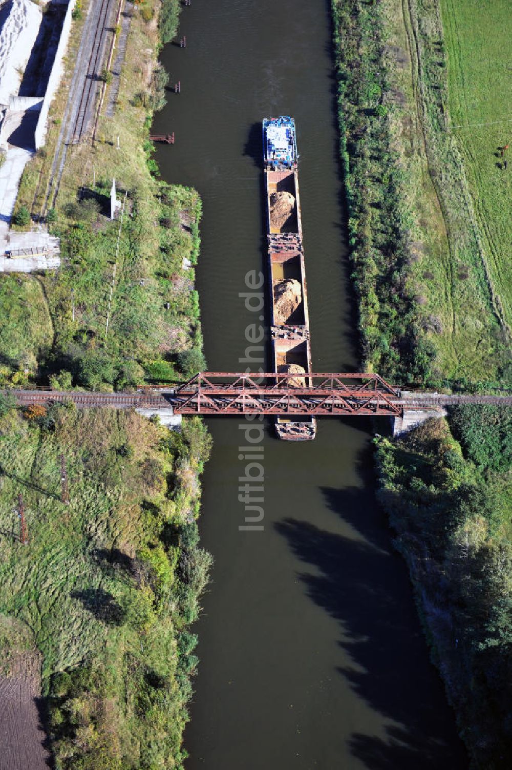 Güsen aus der Vogelperspektive: Güsener Eisenbahnbrücke in Sachsen-Anhalt