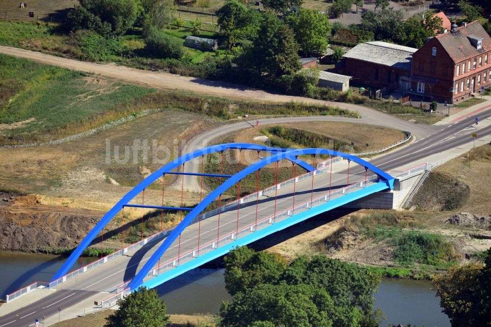 Luftbild Güsen - Güsener Straßenbrücke über dem Elbe-Havel-Kanal im Bundesland Sachsen-Anhalt