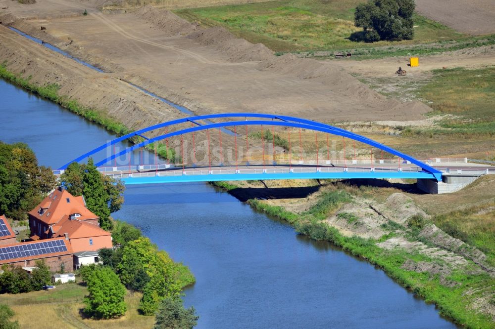 Luftbild Güsen - Güsener Straßenbrücke über dem Elbe-Havel-Kanal im Bundesland Sachsen-Anhalt