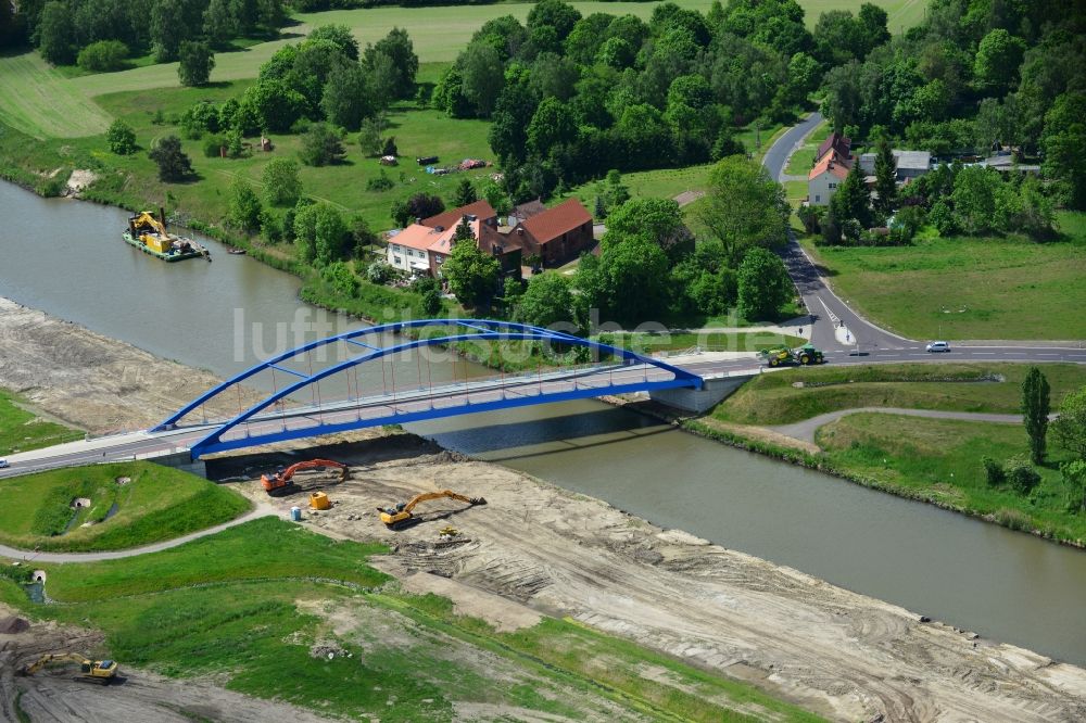 Luftbild Güsen - Güsener Straßenbrücke über dem Elbe-Havel-Kanal im Bundesland Sachsen-Anhalt