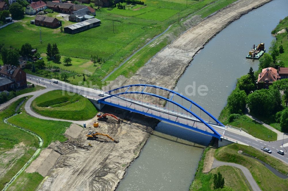 Güsen von oben - Güsener Straßenbrücke über dem Elbe-Havel-Kanal im Bundesland Sachsen-Anhalt