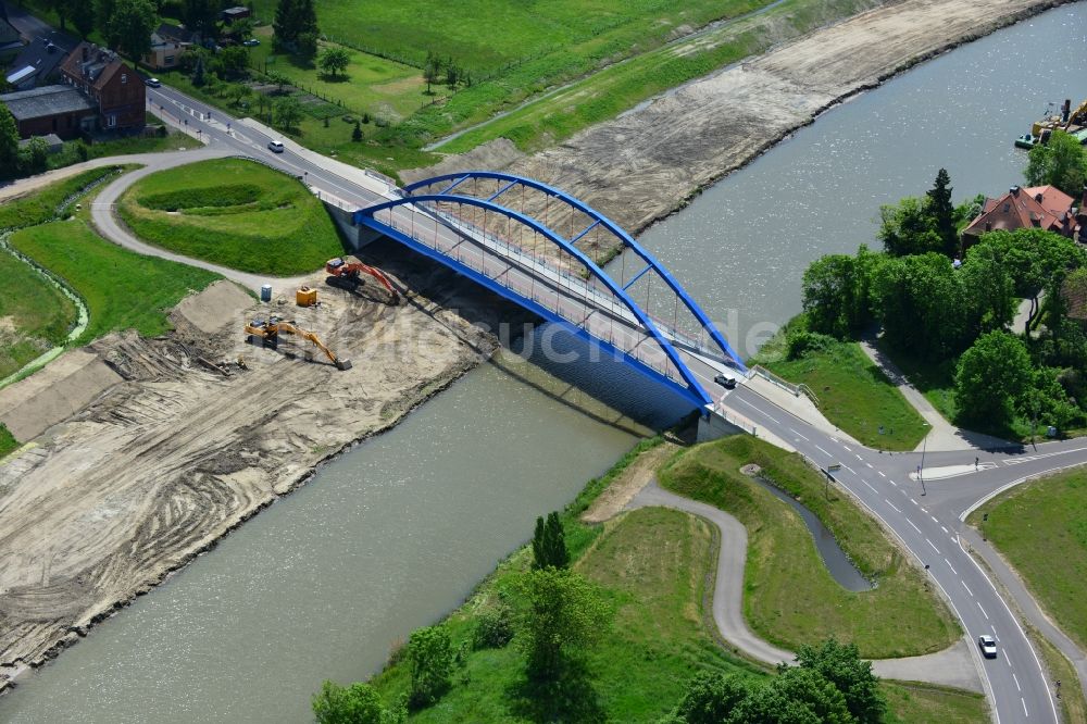 Güsen aus der Vogelperspektive: Güsener Straßenbrücke über dem Elbe-Havel-Kanal im Bundesland Sachsen-Anhalt