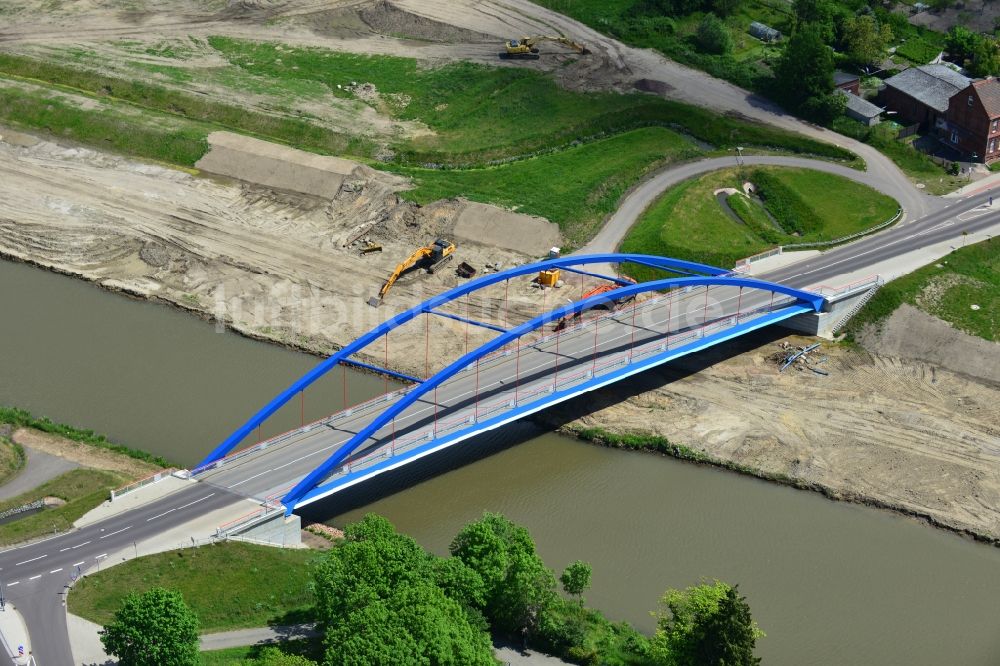 Luftbild Güsen - Güsener Straßenbrücke über dem Elbe-Havel-Kanal im Bundesland Sachsen-Anhalt