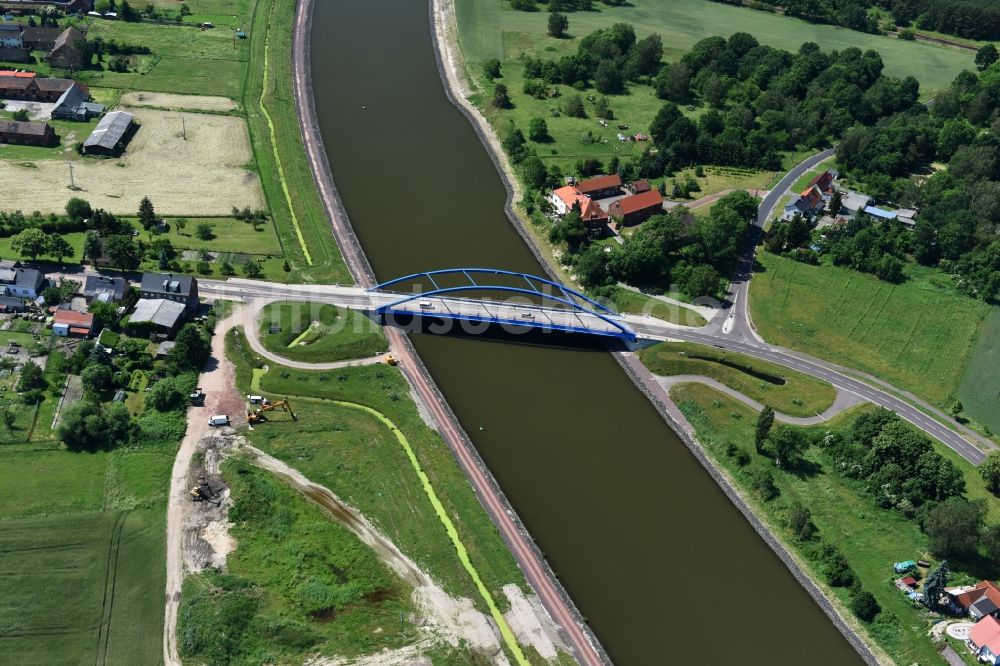 Luftaufnahme Elbe-Parey - Güsener Straßenbrücke über dem Elbe-Havel-Kanal im Bundesland Sachsen-Anhalt