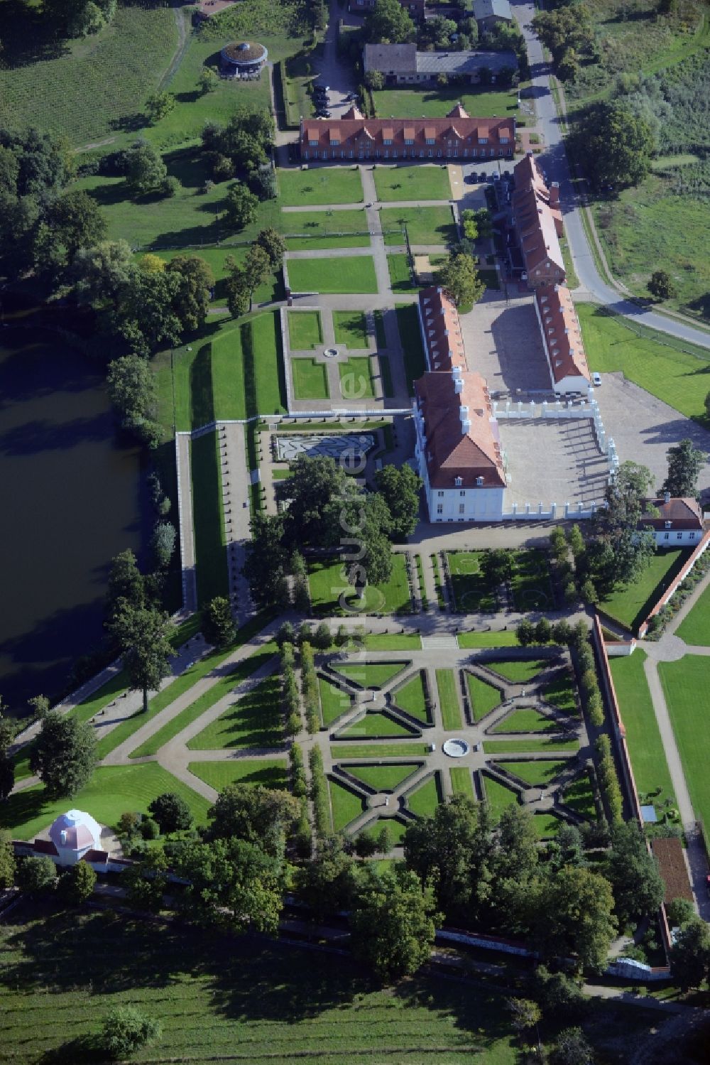 Meseberg aus der Vogelperspektive: Gästehaus Schloß Meseberg der Bundesregierung in Gransee im Bundesland Brandenburg