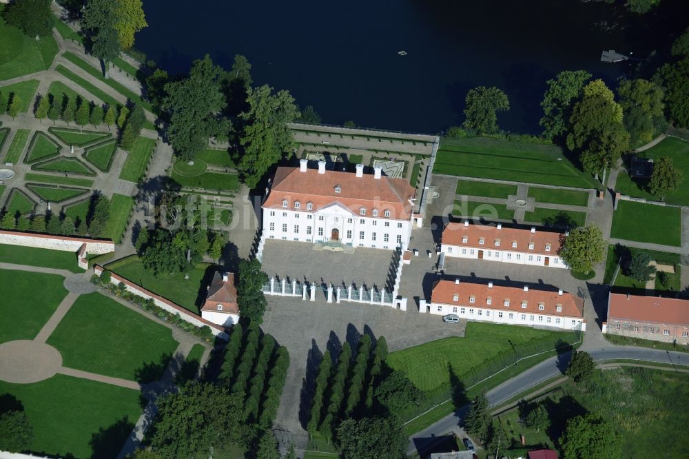 Meseberg aus der Vogelperspektive: Gästehaus Schloß Meseberg der Bundesregierung in Gransee im Bundesland Brandenburg