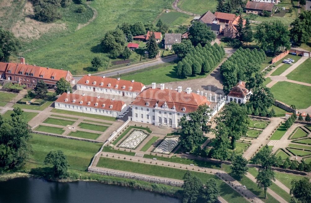 Gransee aus der Vogelperspektive: Gästehaus Schloß Meseberg der Bundesregierung in Gransee im Bundesland Brandenburg