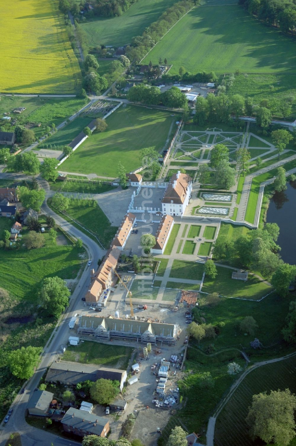 Meseberg aus der Vogelperspektive: Gästehaus Schloß Meseberg der Bundesregierung in Gransee im Bundesland Brandenburg