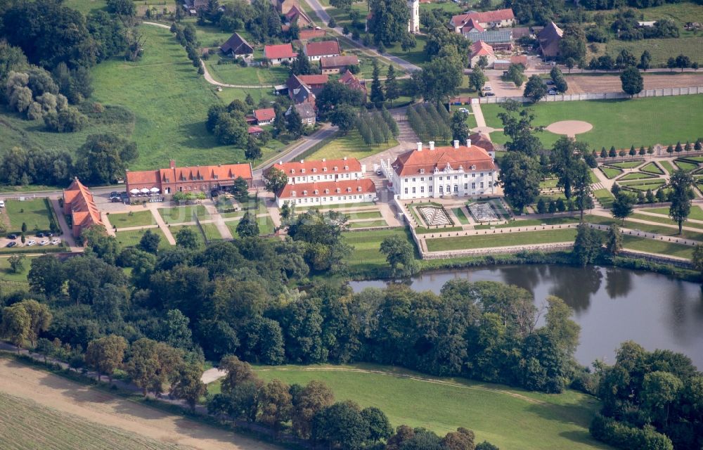 Meseberg von oben - Gästehaus Schloß Meseberg der Bundesregierung in Meseberg im Bundesland Brandenburg