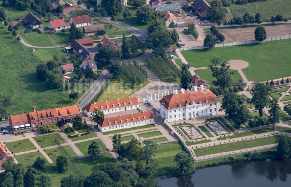 Luftaufnahme Meseberg - Gästehaus Schloß Meseberg der Bundesregierung in Meseberg im Bundesland Brandenburg