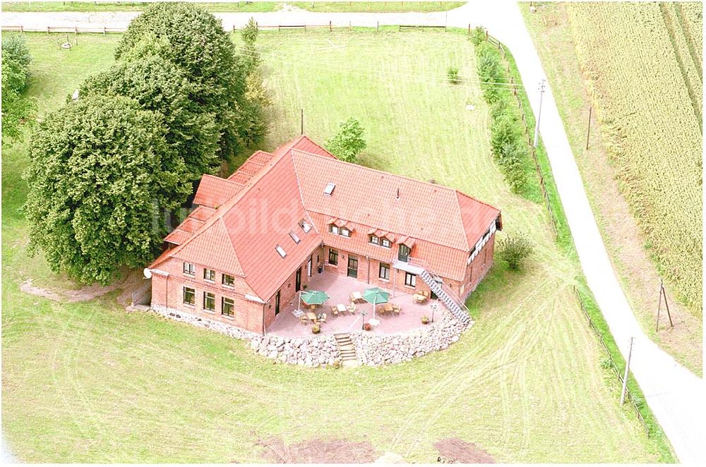 Zarfzow aus der Vogelperspektive: Gästehaus Zarfzow, gemütliche Landhausatmosphäre in einem alten, typisch mecklenburgischen Gutshaus AWO Sano gemeinnützige GmbH Hofstr